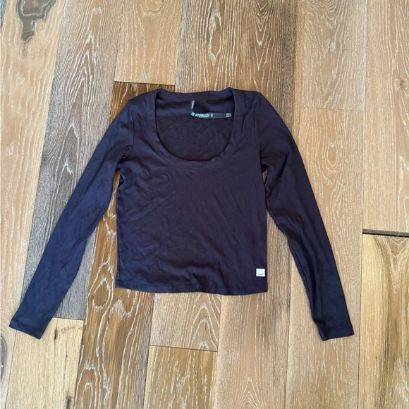 Vuori Long Sleeve Pose Scoop Tee size large like new - Picture 5 of 9